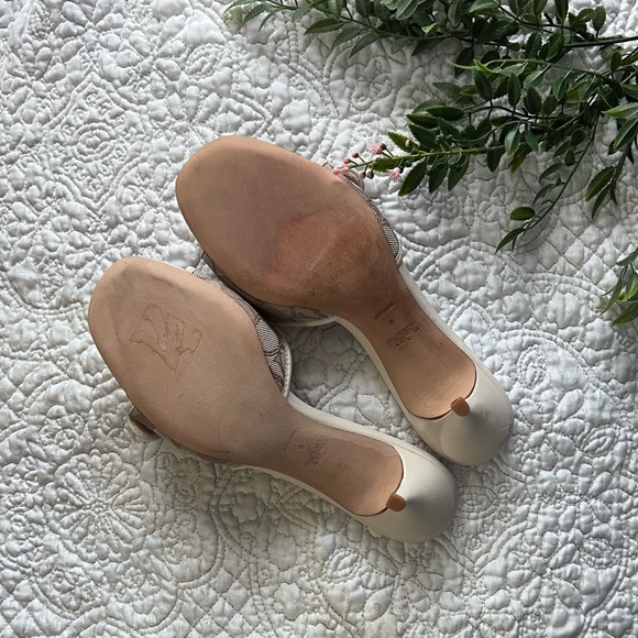 Coach: egg shell & canvas slip on kitten heels, very good condition size 8 - Picture 4 of 12